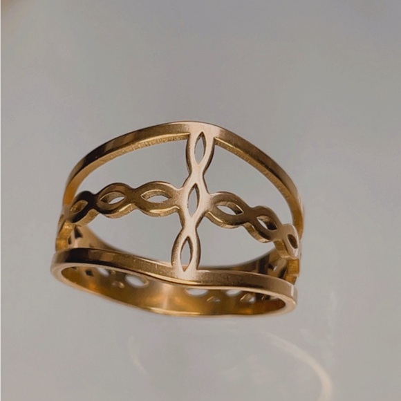 NWT WOMEN'S GOLD STAINLESS STEEL BRAIDED CROSS RING SIZE 10 - Picture 2 of 16